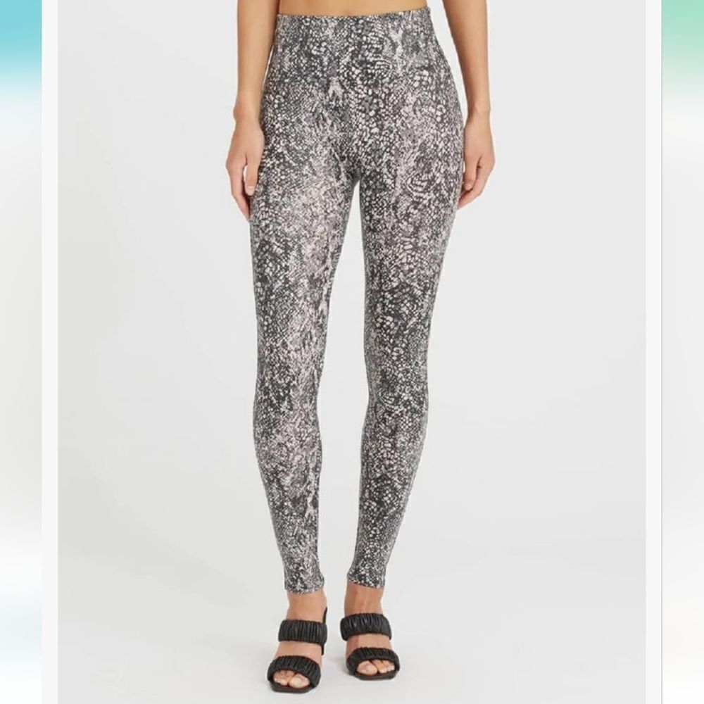 Spanx Faux Leather Snake Shine Leggings Size Medium